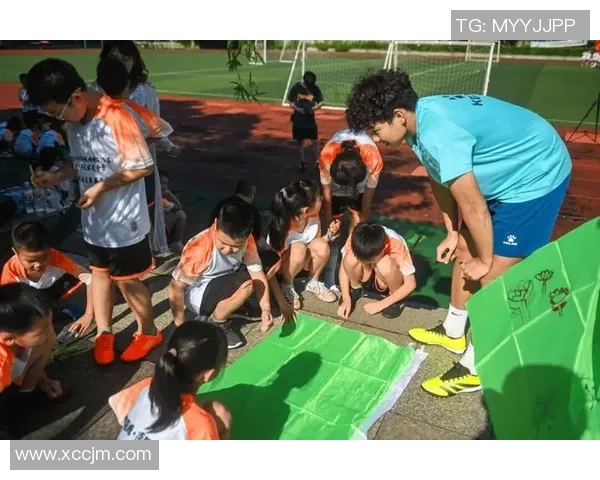 高强足球：探索足球运动的力量与激情，助力青少年成长与团队精神培养